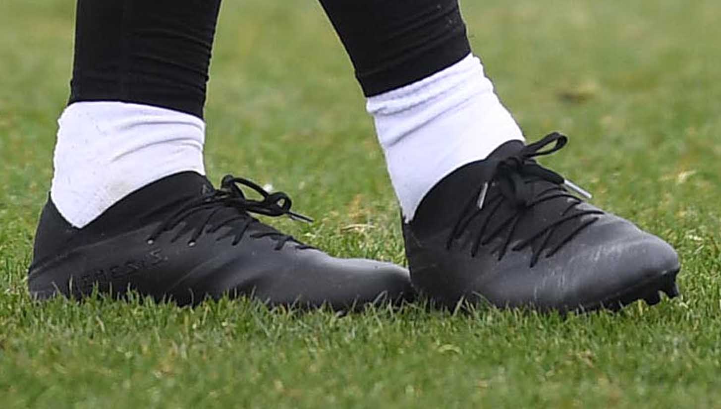 Adidas blackout nemeziz best sale